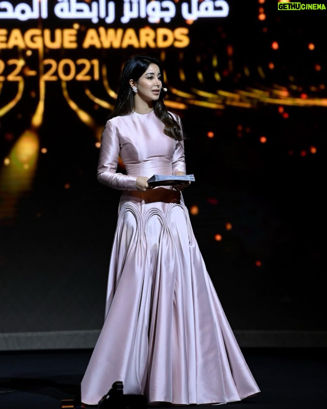 Aseel Omran Instagram - تشرفت بحضور وتقديم حفل جوائز رابطة المحترفين مع الزميل حسين العامري ⚽️ شكراً لكل فريق العمل على المجهود الكبير🙏🏼 والشكر لسعادة عبدالله ناصر الجنيبي رئيس مجلس إدارة الرابطة. #رابطة_المحترفين_الإماراتية Emirates Palace Mandarin Oriental, Abu Dhabi