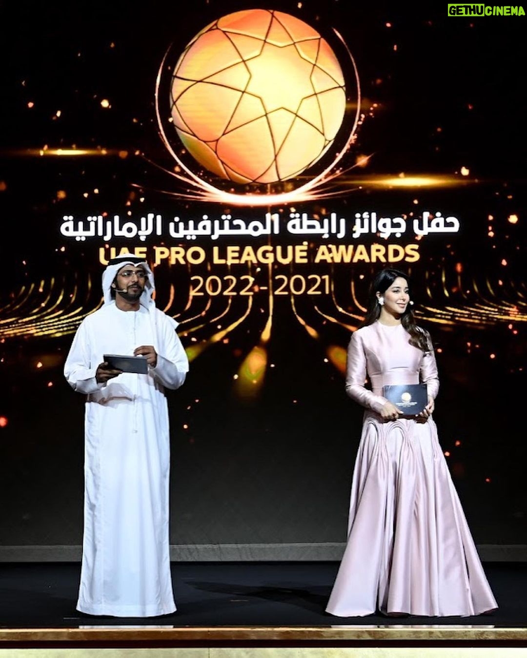 Aseel Omran Instagram - تشرفت بحضور وتقديم حفل جوائز رابطة المحترفين مع الزميل حسين العامري ⚽️ شكراً لكل فريق العمل على المجهود الكبير🙏🏼 والشكر لسعادة عبدالله ناصر الجنيبي رئيس مجلس إدارة الرابطة. #رابطة_المحترفين_الإماراتية Emirates Palace Mandarin Oriental, Abu Dhabi