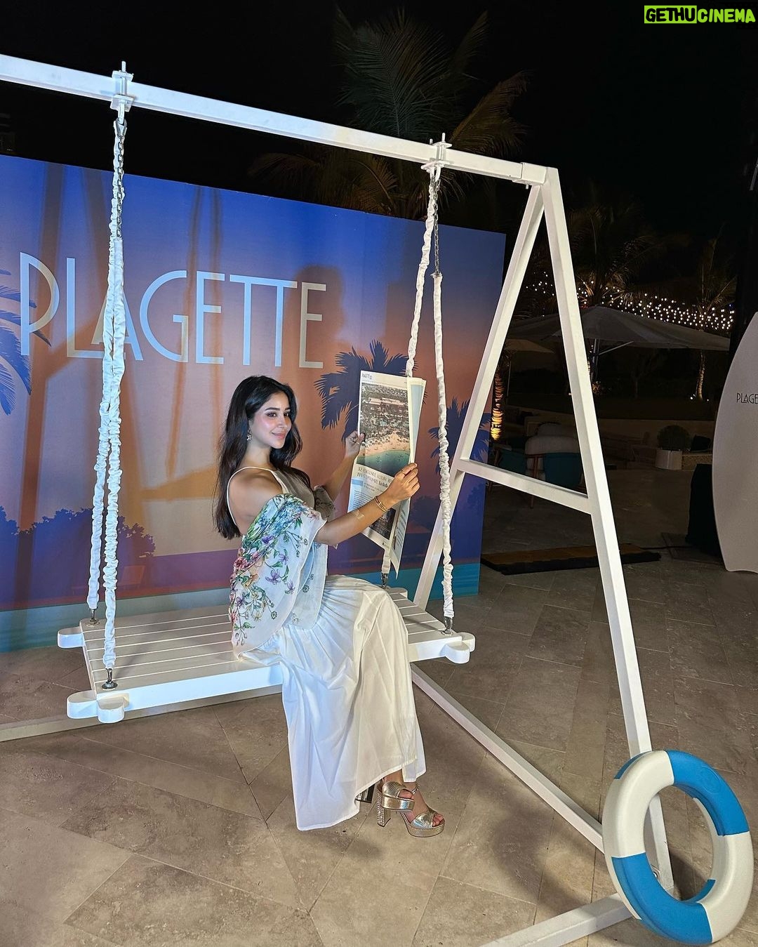 Aseel Omran Instagram - Swinging in to winter ❄️