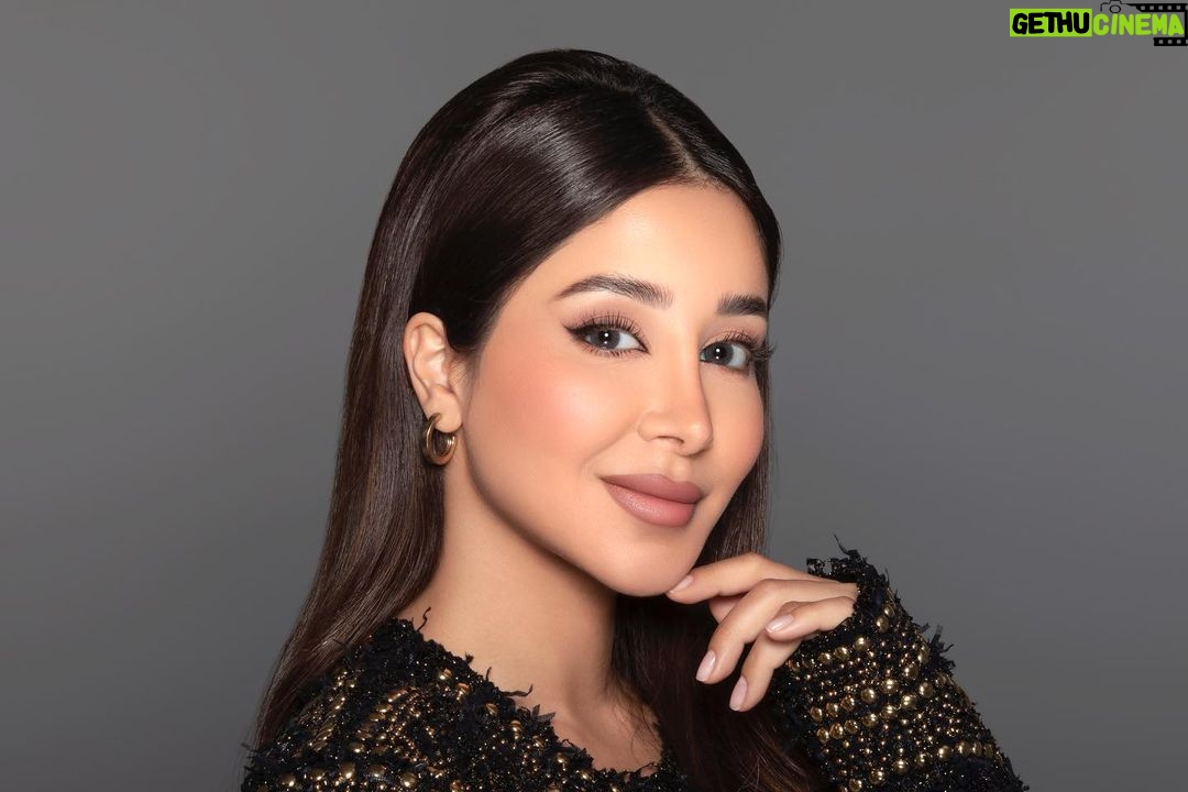 Aseel Omran Instagram - إنما العيون تحكي مالايُقال 👁
