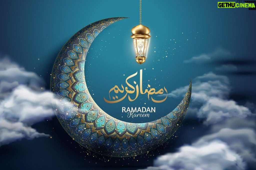 Aseel Omran Instagram - مبارك عليكم الشهر الفضيل وكل عام وانتم بألف خير 🌙♥️#رمضان_كريم