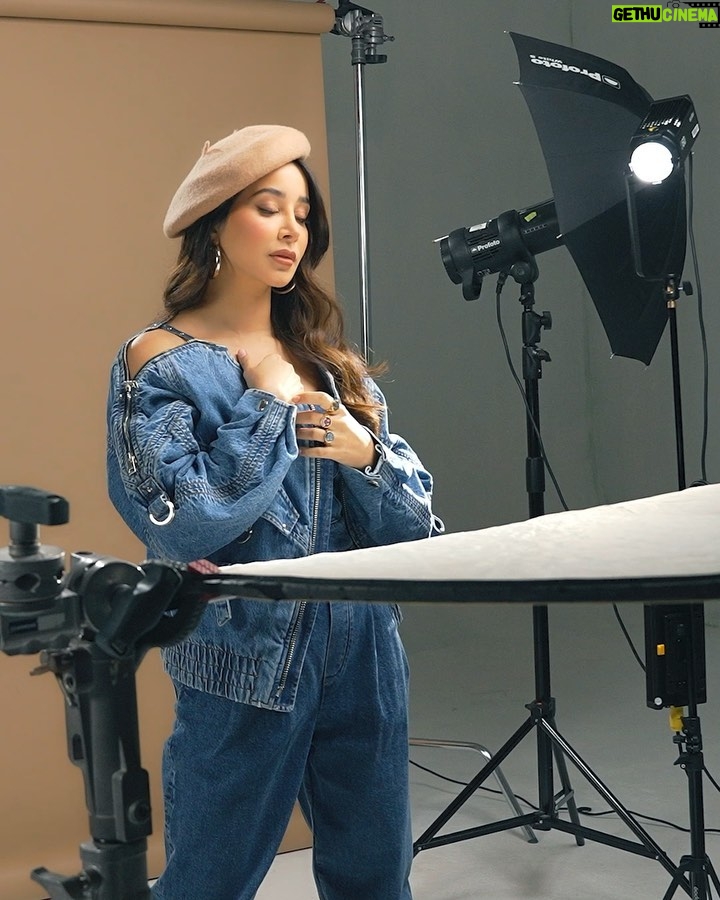 Aseel Omran - 40.9K Likes - Something new is coming #soon!
👁
______________________
Stylist: @cedrichaddad
Makeup artist: @Alberto_makeup
Hair dresser: @Wassimsteve
Photographer: @kifah.ballani
Videographers:lea.khneisser & @Eliochalhoub"