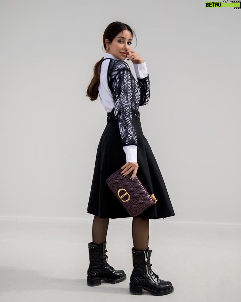 Aseel Omran Instagram - سعيدة جداً اليوم اني أشاركم هذا الخبر اللي فخورة في كثير مثل كل الطموح اللي تتحول لواقع😍 اليوم رسمياً أعلن انضمامي لدار ديور كأول سفيرة لهم في الشرق الأوسط ♥️ كللي حماس للقادم مع @dior ___________________ I’m proud to share with you a partnership that is dear to my heart. Today I’m officially the first @dior ambassador in the Middle East and I cannot begin to express my excitement level, Dior is a brand I was genuinely a big fan of growing up. I can’t wait to show you what the rest of the year holds. Love you all 🥰♥️ Paris, France