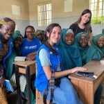 Aseel Omran Instagram – مع مفوضية اللآجئين جودث المخرجة والمنتجة النيجيرية @judithaudu  وأنا قمنا بزيارة مدرسة future prowess Islamic school 🏫 
هذي المدرسة لها قصة رائعة بمجهود شخصي بناها استاذ مصطفى لبنات وشباب كانو ضحية هجمات الجماعات الإرهابية على مناطقهم و وفر لهم دراسة مجانية♥️
اليوم احنا كلنا نقدر نساهم في توفير أبسط احتياجاتهم الأساسية اللي ناقصتهم من غذاء وماء ومكان آمن للسكن عشان يقدرو يكملو دراستهم 🙏🏼
________________
رابط التبرع في البايو♥️الله يجعلها في ميزان حسناتكم🙏🏼⚖️
#خيرك_يفرق Maiduguri