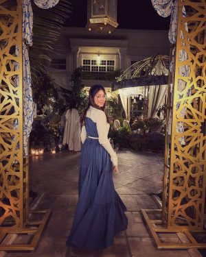 Aseel Omran Instagram - دايم اللَّمة عندك لولو غير 🌙أحلى سحور الله يديمها ♥️أحبك @lojain_omran
