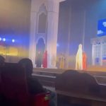 Aseel Omran Instagram – #معلقاتنا_امتداد_أمجاد لازلت فخورة كثير بهذا العمل الوطني الرائع وسعيدة بعرضه في جميع دور السينما في المملكة من تاريخ ١٨ إلى ٢٢ سبتمبر احتفاءً باليوم الوطني السعودي 🇸🇦♥️💚
#اليوم_الوطني_السعودي٩٣