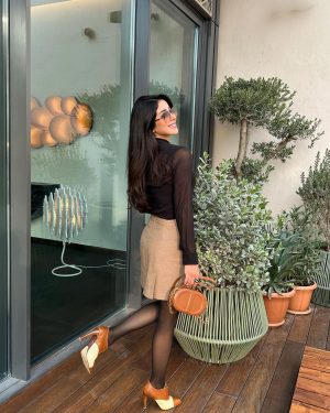 Aseel Omran Instagram - Your life isn’t yours if you always care what others think of you 🤎