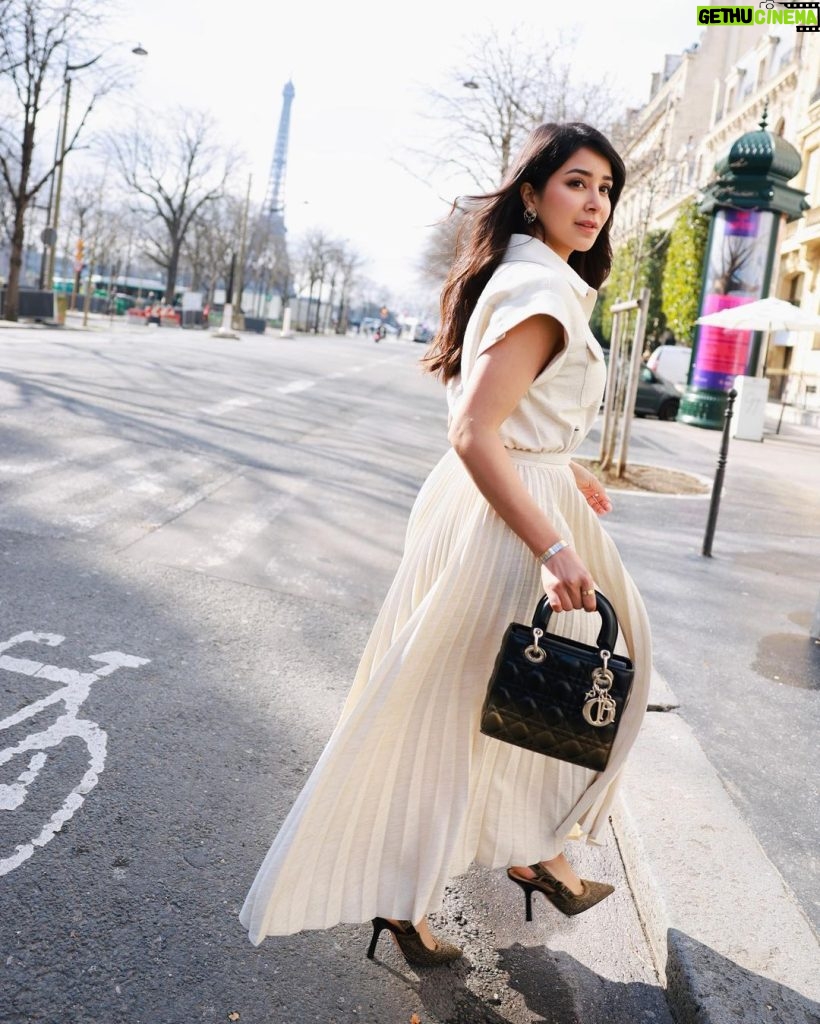 Aseel Omran Instagram - Elegance in its simplest form @dior #DiorAW24 #DiorJoaillerie