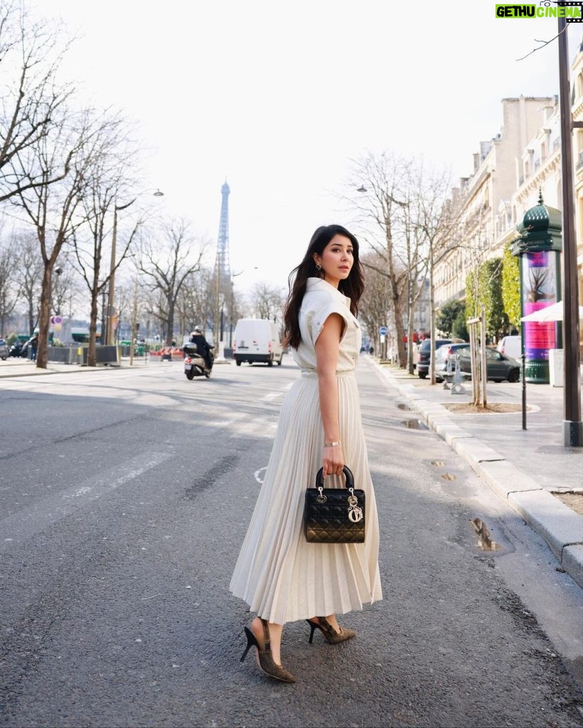 Aseel Omran Instagram - Elegance in its simplest form @dior #DiorAW24 #DiorJoaillerie
