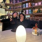 Aseel Omran Instagram - أول ويكند في السنة الجديدة مع هذي الإنسانه الجميلة أحبها واحب قلبها والوقت معها يعدي دايماً من غير مانحس 😍😎