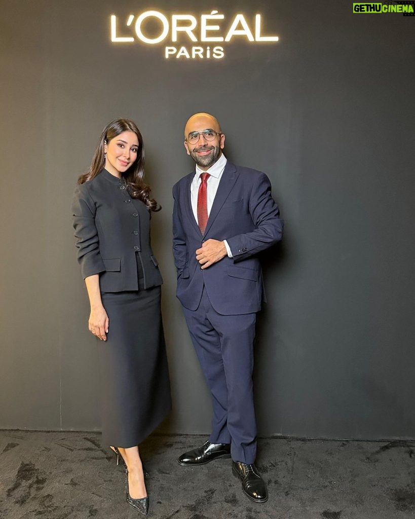 Aseel Omran Instagram - مع استاذ أحمد في حفل اطلاق جائزة #womenofworth في الرياض 🏅 Riyadh, Saudi Arabia