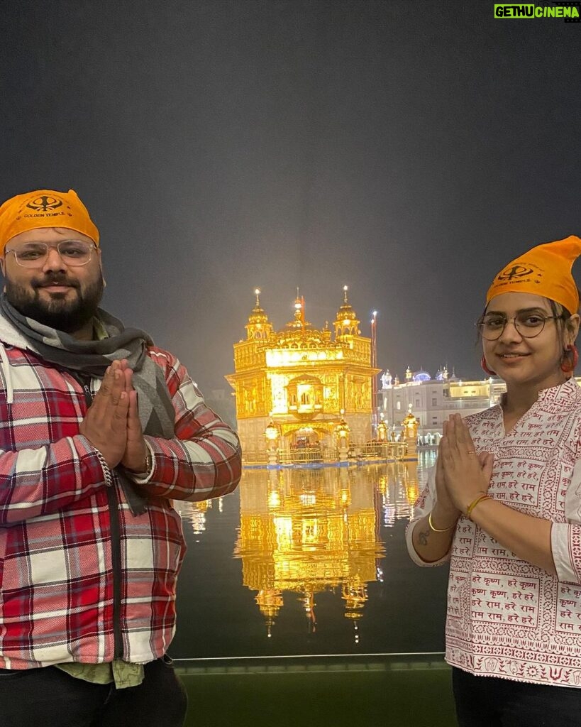 Aseema Panda Instagram - On the last day of our trip we made it to the Golden temple and completely blown away with its aura. Such peaceful atmosphere and beautiful rendition of Shabad kirtan, just winded our soul with spiritual sensations. Such a beautiful and moving experience. 🙏