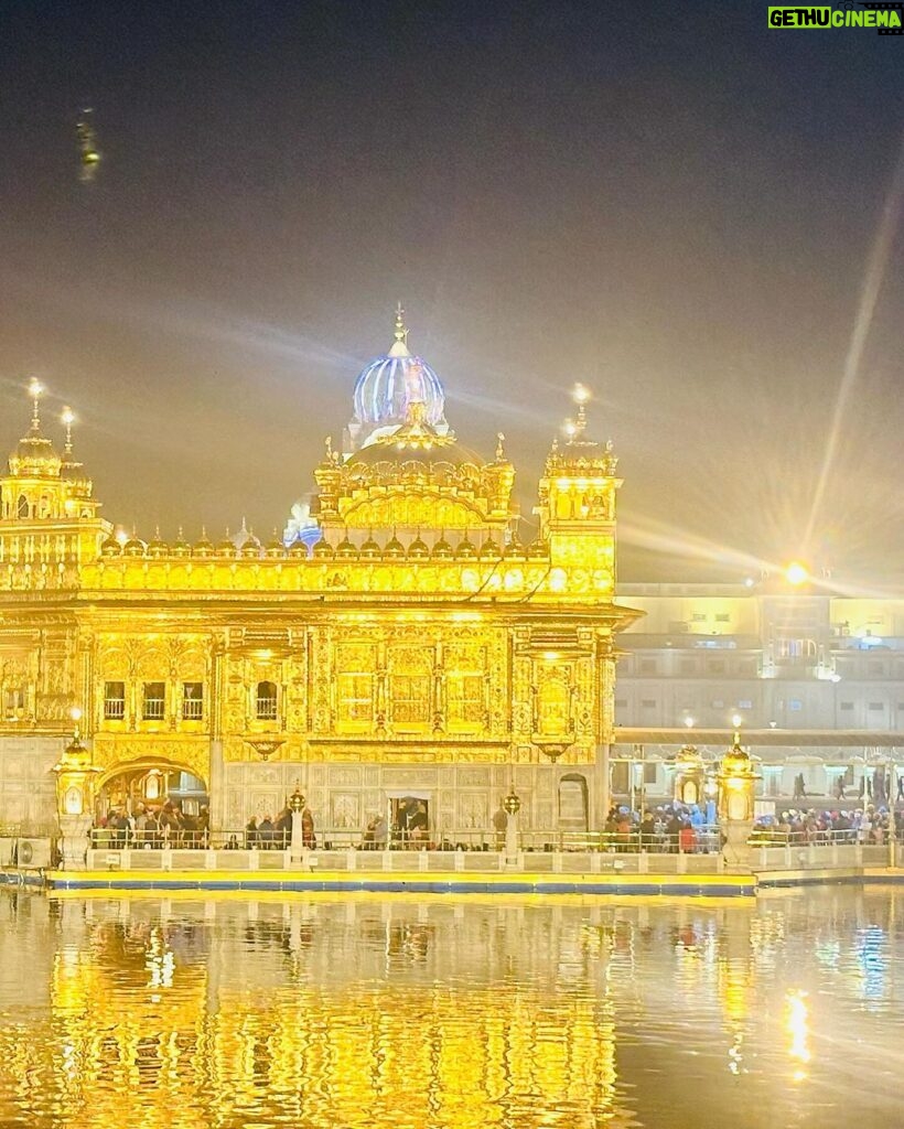 Aseema Panda Instagram - On the last day of our trip we made it to the Golden temple and completely blown away with its aura. Such peaceful atmosphere and beautiful rendition of Shabad kirtan, just winded our soul with spiritual sensations. Such a beautiful and moving experience. 🙏