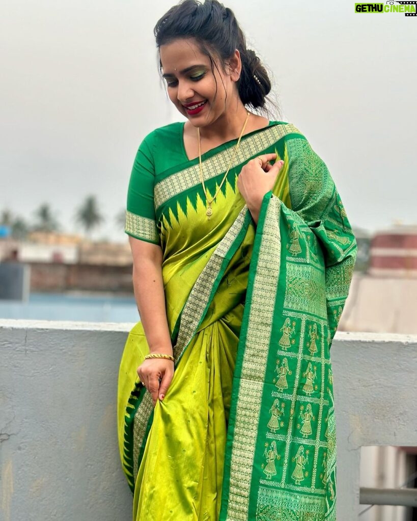 Aseema Panda Instagram - Always a handloom lover. 💖 Wearing this beautiful Handcrafted Putli Design saree from @handloom_shree .