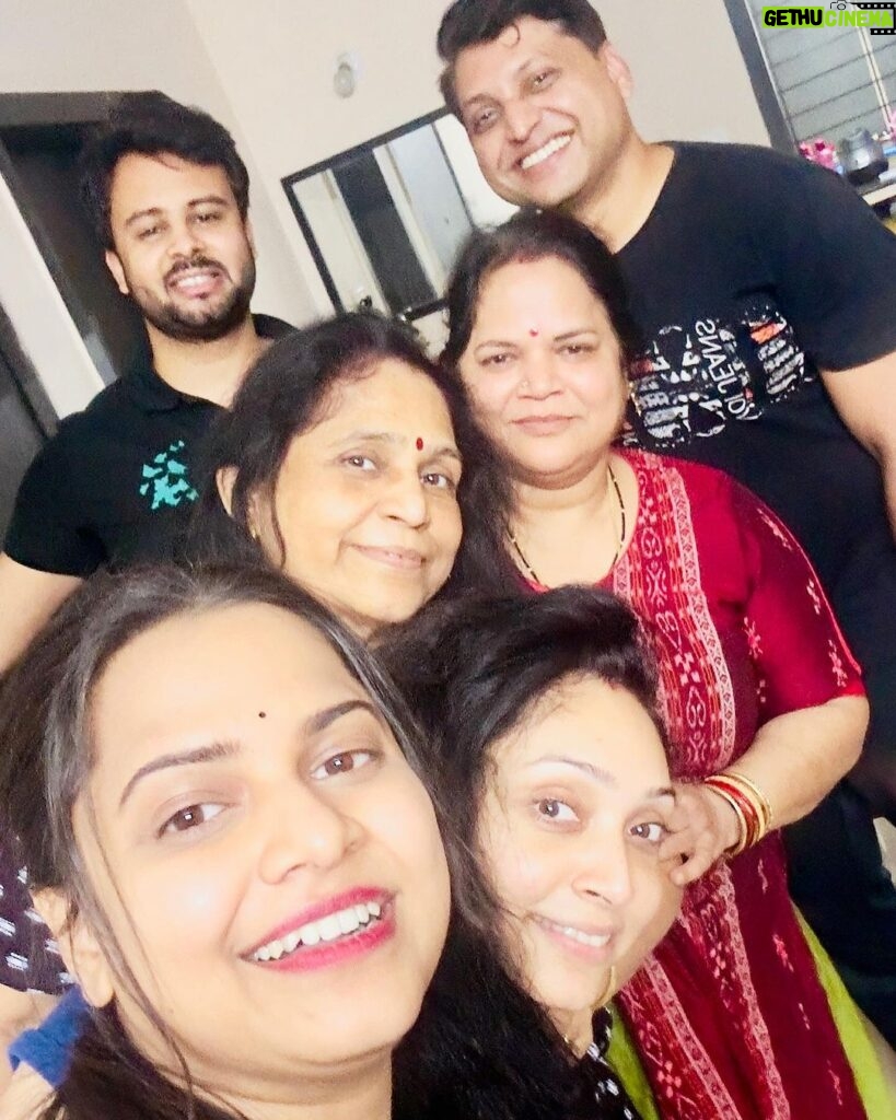 Aseema Panda Instagram - Heart out out conversations,hilarious jokes, tons of fun & mouthwatering food is all about yesterday evening at my fav @gunngun.official place . 🍽🥗🥘🧑‍🍳 Ps: I want to let you know dear @gunngun.official that, the food you prepared was terrifically delicious . So do keep inviting more often . Looking forward for the next invitation to recreate these endearing moments 🥰