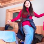 Aseema Panda Instagram - Thought to make a reel just before going in to the snow outside but forgot to remove polythenes from my feet . 🥶Anyways pairon pe mat jao reels enjoy karo bas .. 🤪 Manali, Himachal Pradesh