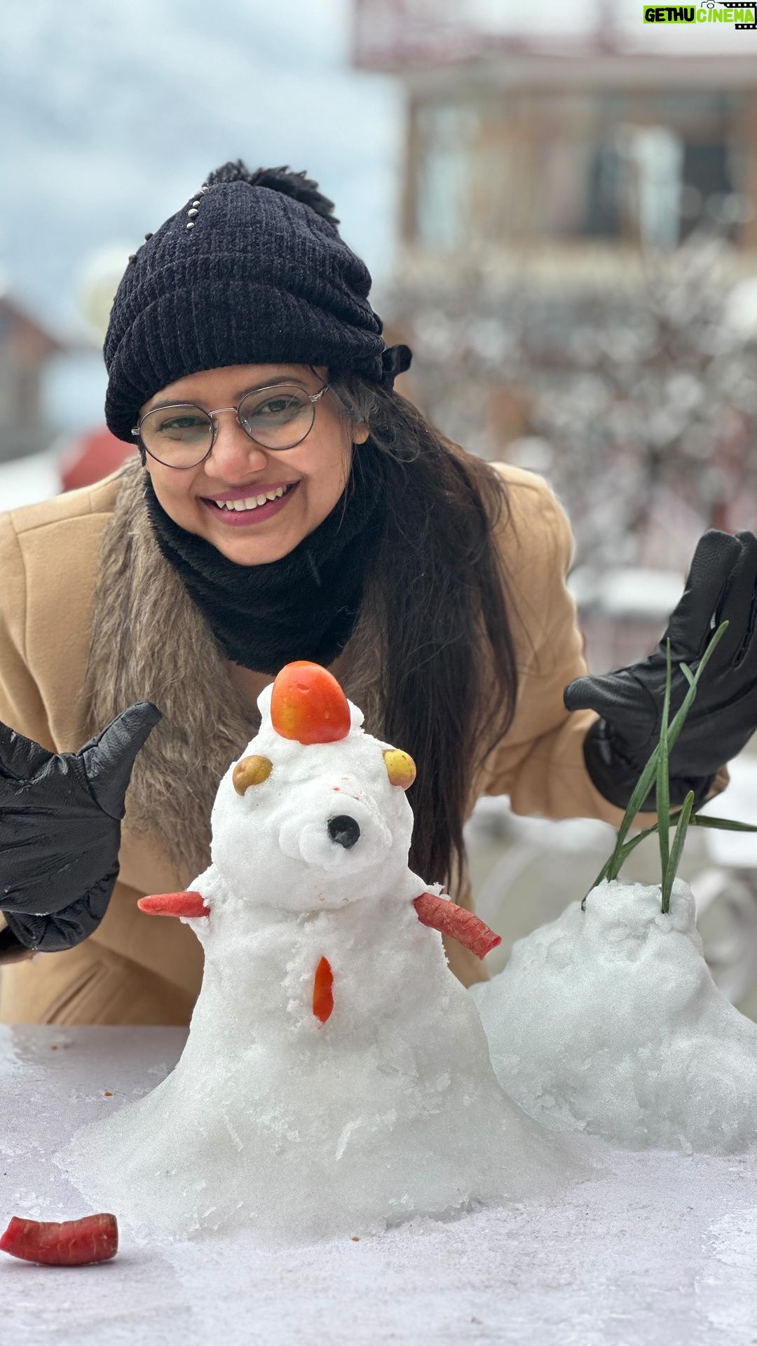Aseema Panda Instagram - My first ever attempt to make snow man turned out like this.π Now you name it β¦ π Btw My new song Habu Dubu is out now on @rangoli_odia_official . We are waiting for your beautiful reels β¦ π€ Manali, Himachal Pradesh