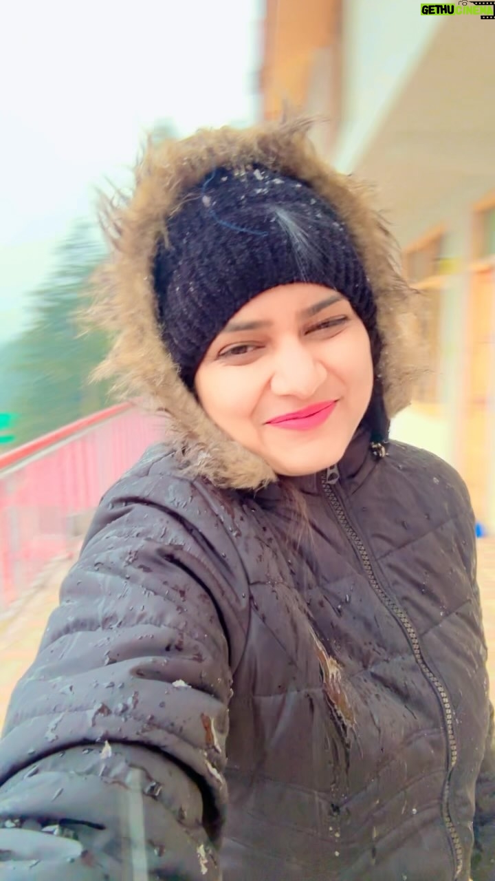 Aseema Panda Instagram - Amidst the snowfall ek reels to babta hai … ❄️🥰🤌