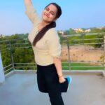 Aseema Panda Instagram - Feel hela pyar wala 💖 Make ur reels on this new track … 🤗