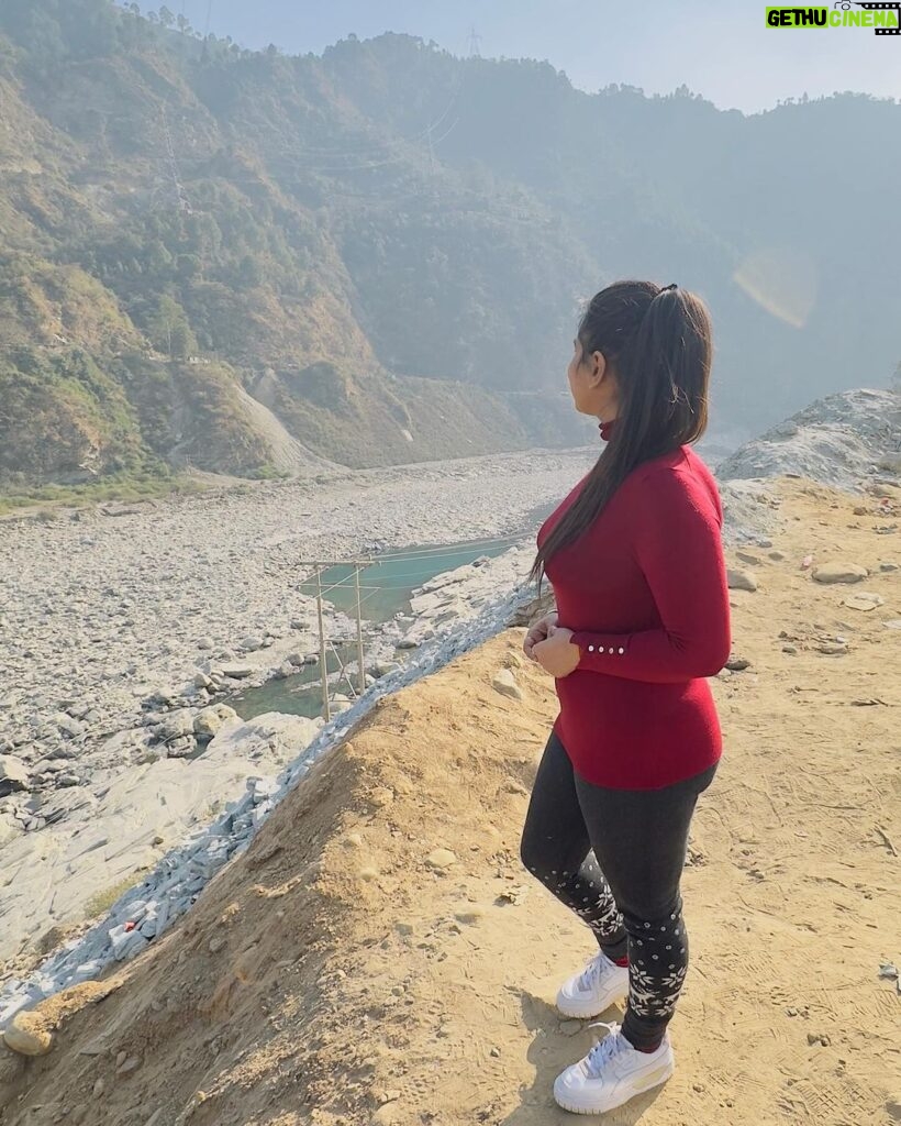 Aseema Panda Instagram - Amazed to see the beauty of Beas river and Pandoh Dam. 💖 Pandoh Dam Kullu Road Himachal Pradesh