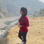 Aseema Panda Instagram - Amazed to see the beauty of Beas river and Pandoh Dam. 💖 Pandoh Dam Kullu Road Himachal Pradesh