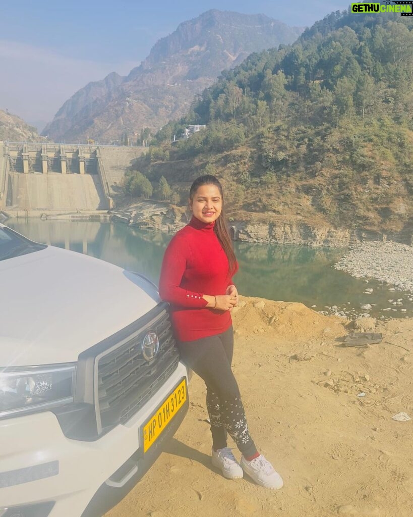 Aseema Panda Instagram - Amazed to see the beauty of Beas river and Pandoh Dam. 💖 Pandoh Dam Kullu Road Himachal Pradesh