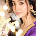 Asha Negi Instagram - Kabhi bachchon si jhalakti hai nadaaniyan mujhmein, Kabhi itna sambhalti hu ki umar kaanp jaati hai.. Cr. @ishqhoon_ . @shivangi.kulkarni @makeupbychanch @ananyaarora2013 @bunaai x @theboltpr