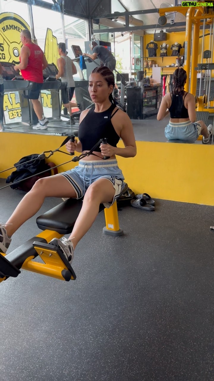 Asha Negi Instagram - Do you work out on vacations? I usually prefer to give my muscles a vacation too, but this time, they’re getting their own little getaway!💪🏻