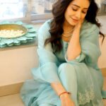Asha Negi Instagram - My chhod do Aanchal Zamaana Kya kahega face!😌 . @shivangi.kulkarni @makeupbychanch @labelkanupriya