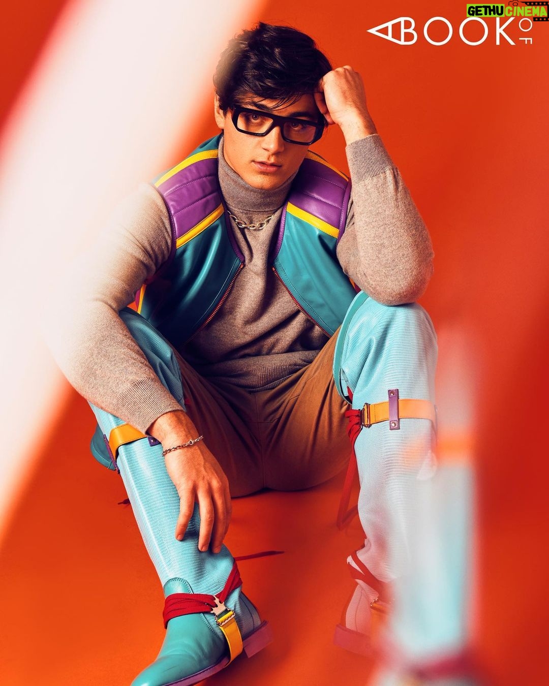 Asher Angel - 65.2K Likes - @abookof @asherangel
Photography & Interview @graphicsmetropolis
Fashion Styling @lil_saigon
Grooming @kathypsantiago
Photo Asst @jessezapatero
#AbookOf #AsherAngel