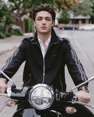 Asher Angel Instagram - @FlauntMagazine
Photographed by @SirDavidSimon
Styled by @GorgeVillalpando featuring @GShock_US, @Prada, and @VespaLosAngeles
Written by #JasmineRodriguez
Groomer: @NathanielDezan
Flaunt Film: @LivingWithFreckles
#FlauntMagazine #TheTempestIssue