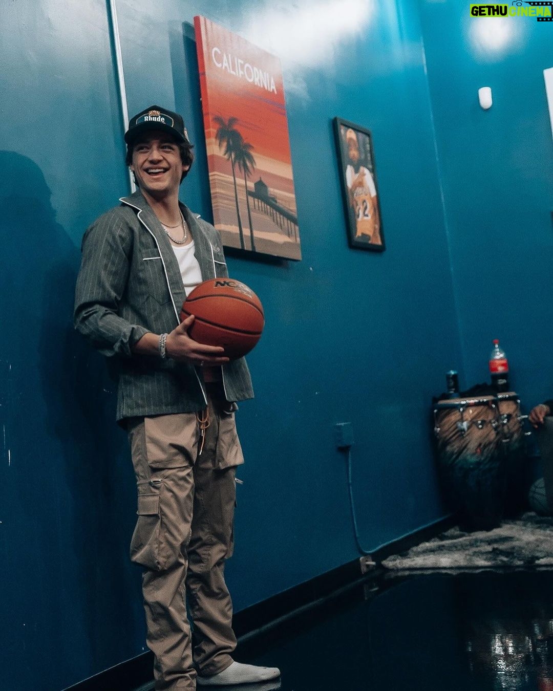Asher Angel - 41.4K Likes - 🏀