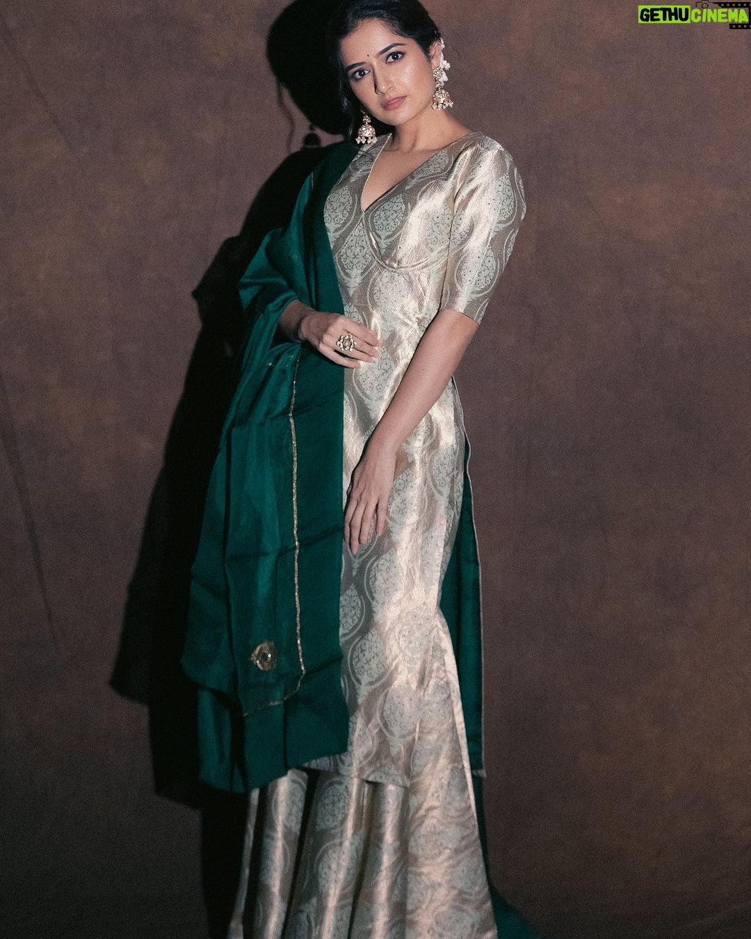 Ashika Ranganath Instagram - Naa Sami ranga promotions ♥️ Outfit @raw_mango Jewellery @amrapalijewels Stylist @poorvjainn Asst @neharathi_ Make up @beautyby_chaitanyareddy Hair @paramesh_hairstylist Shot by @manish_linga_photography @tedduuuuuuuuuuu @bykamal_ #nasaamirangaonjan14th