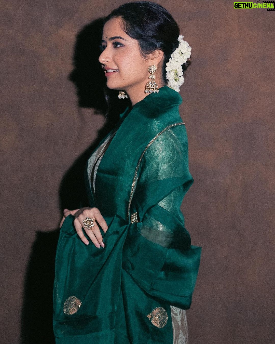 Ashika Ranganath Instagram - Naa Sami ranga promotions ♥️ Outfit @raw_mango Jewellery @amrapalijewels Stylist @poorvjainn Asst @neharathi_ Make up @beautyby_chaitanyareddy Hair @paramesh_hairstylist Shot by @manish_linga_photography @tedduuuuuuuuuuu @bykamal_ #nasaamirangaonjan14th