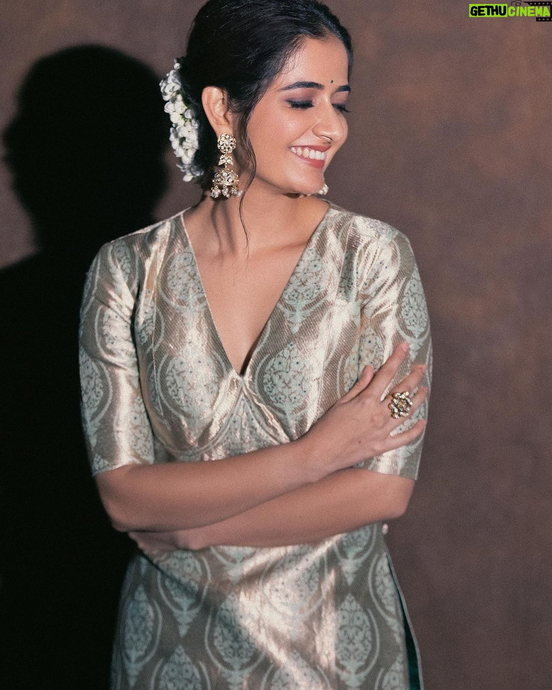 Ashika Ranganath Instagram - Naa Sami ranga promotions ♥️ Outfit @raw_mango Jewellery @amrapalijewels Stylist @poorvjainn Asst @neharathi_ Make up @beautyby_chaitanyareddy Hair @paramesh_hairstylist Shot by @manish_linga_photography @tedduuuuuuuuuuu @bykamal_ #nasaamirangaonjan14th