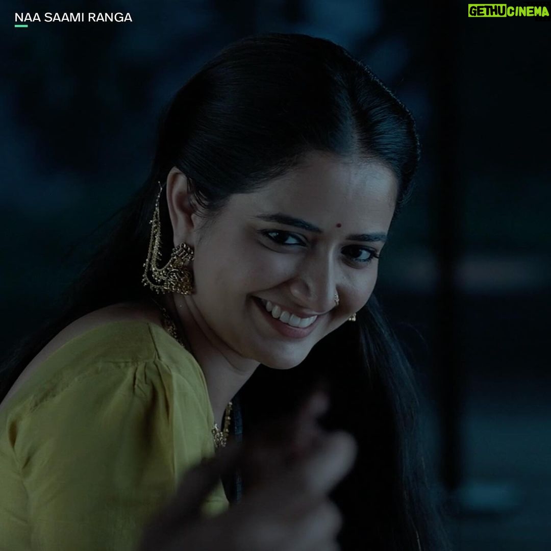 Ashika Ranganath Instagram - Varalu’s a vision of elegance and grace, captivating hearts everywhere she goes. 😍✨ #NaaSaamiRanga Streaming now in Telugu Tamil and Kannada. #NaaSaamiRangaonHotstar #NagarjunaAkkineni @allari_naresh @mmkeeravaani @vijaybinni @rajtarunn @ashika_rangnath @mirnaaofficial @rukshardhillon12 @srinivasaachitturi @srinivasaasilverscreenoffl @chotakprasad @Shivasara_ @boselyricist @dasaradhi_sivendra_ @actorshabeer @designid_sudhir @thisisputta