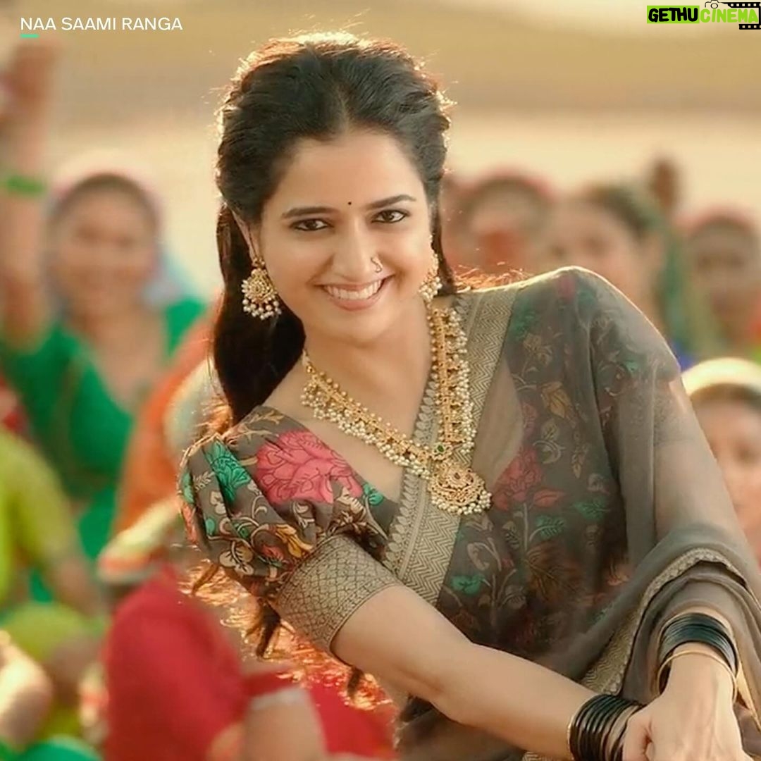 Ashika Ranganath Instagram - Varalu’s a vision of elegance and grace, captivating hearts everywhere she goes. 😍✨ #NaaSaamiRanga Streaming now in Telugu Tamil and Kannada. #NaaSaamiRangaonHotstar #NagarjunaAkkineni @allari_naresh @mmkeeravaani @vijaybinni @rajtarunn @ashika_rangnath @mirnaaofficial @rukshardhillon12 @srinivasaachitturi @srinivasaasilverscreenoffl @chotakprasad @Shivasara_ @boselyricist @dasaradhi_sivendra_ @actorshabeer @designid_sudhir @thisisputta