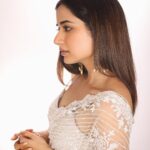 Ashika Ranganath Instagram - For the success meet of #Naasaamiranga Shot by @pranav.foto Styling @manogna_gollapudi Saree @shavetaandanuj Make up & hair @beautyby_chaitanyareddy Jewellery @petalsbyswathi Asst @the_k_style_ Hyderabad
