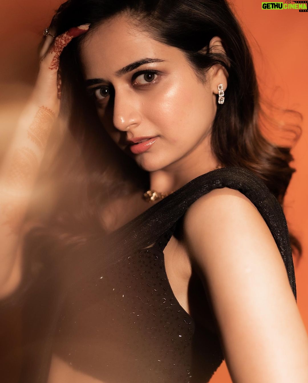 Ashika Ranganath Instagram - Sangeeth look π€ Beautiful customised Outfit by @anyracouture I swear by their western looks, styling- myself π»π€ Accessories by @abarantimelessjewellery Make up @shivugowda2011 hair @paramesh_hairstylist Shot by one more favourite @vasukikarkone πΈ