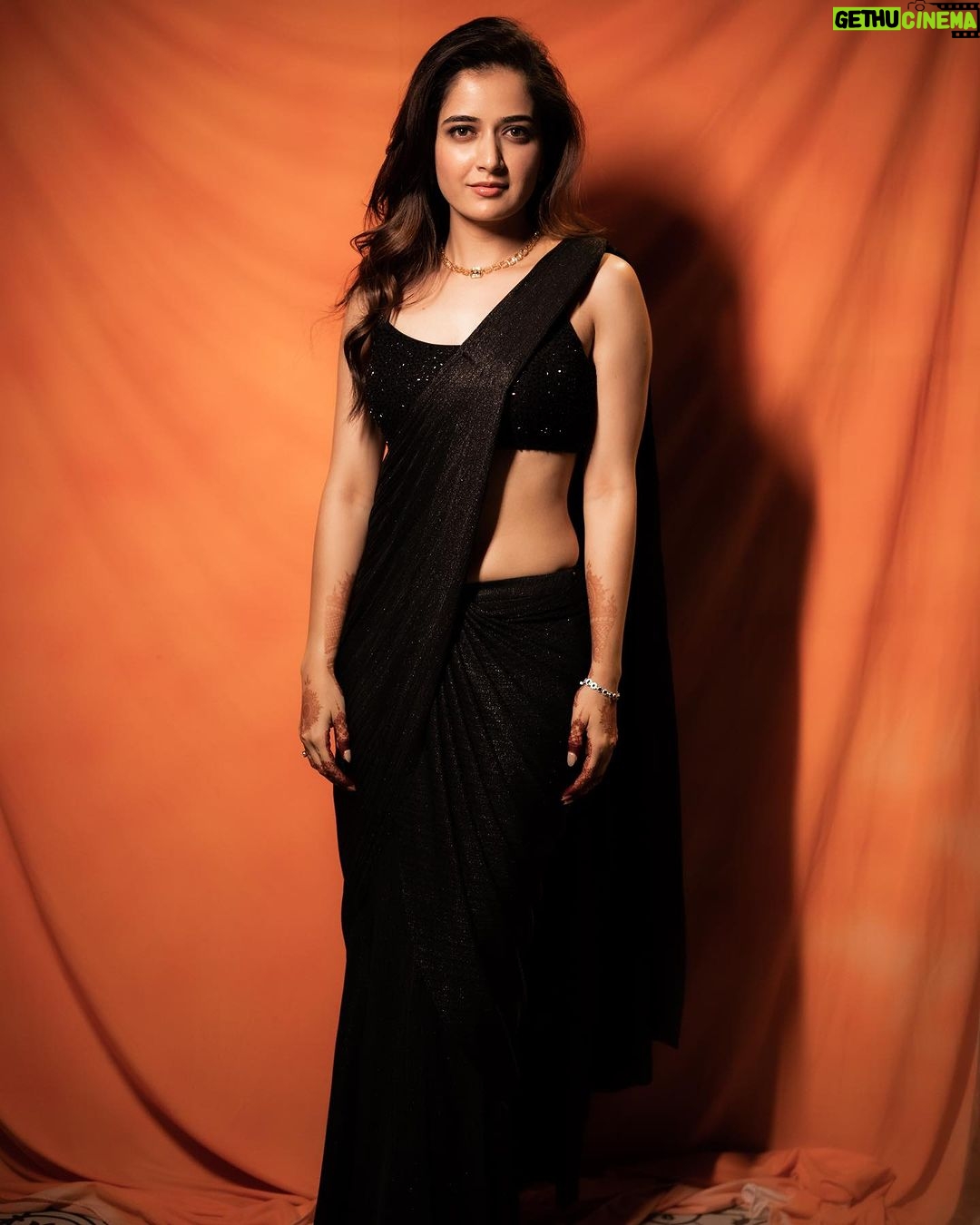 Ashika Ranganath Instagram - Sangeeth look π€ Beautiful customised Outfit by @anyracouture I swear by their western looks, styling- myself π»π€ Accessories by @abarantimelessjewellery Make up @shivugowda2011 hair @paramesh_hairstylist Shot by one more favourite @vasukikarkone πΈ