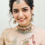Ashika Ranganath Instagram - Akkana maduve 🤍 Team behind this amazing look 🤍 Amidst my busy shoot schedule & promotions, hardly had any time to arrange the wedding looks… huge shoutout to the entire team for helping me put up this beautiful look! Super gorgeous outfit by @angalakruthi Styled by our very own sweetheart @varshini_janakiram @stilerush_by_varshinijanakiram Beautiful jewellery @navrathan1954 Subtle & natural make up look @abhilasha_kulkarni All time favourite hairstylist @paramesh_hairstylist Shot by the amazingly talented & sweet @huesbyartopia Beautiful decor @vistaraevents V Vistara