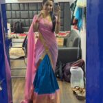 Ashika Ranganath Instagram - Trying to fit all of Varaalu’s swag into an Instagram carousel like... 📸 When 10 pictures aren’t enough to describe varaalu ♥️ Huge shoutout to @neeraja.kona and the styling squad & my staff @paramesh_hairstylist @shivugowda2011 @mr_jey005 @makeuphairbyrahul for the endless efforts to make me look great ✨ Of course, My favourites @dasaradhi_sivendra_ & @vijaybinni for making me look the best till date 🥹♥️ Also, comment your favourite one ♥️ #naasaamiranga 🔥♥️
