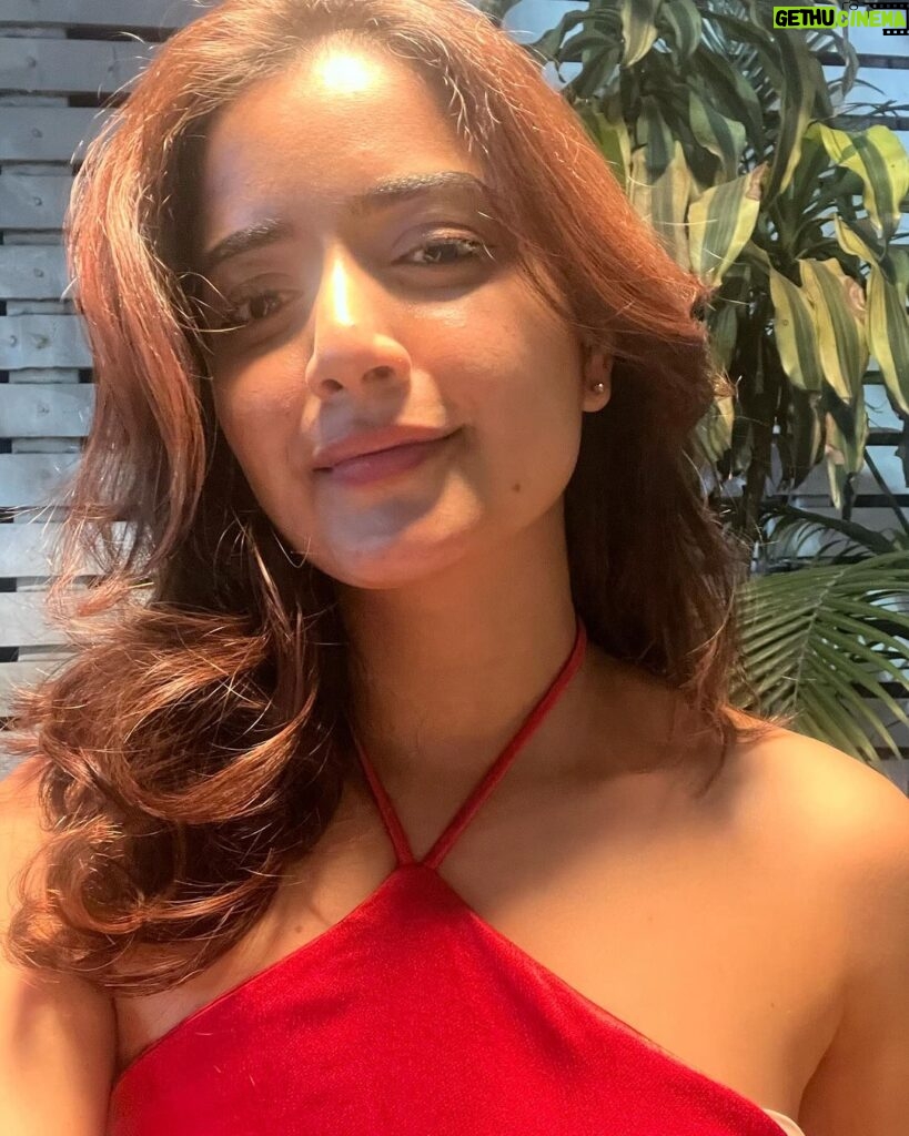 Ashika Ranganath Instagram - Dressed in red, spreading love from head to toe ❤ Happy Valentine’s Day to all those who spread love and joy.... Let’s not forget to give lots of love and cherish the small things in life Life isn’t truly fulfilling without love, after all. ♥♥♥
