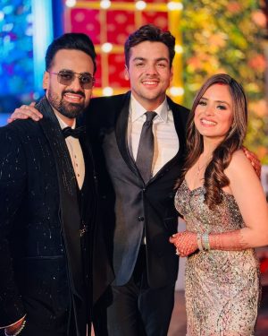 Ashish Chanchlani Instagram - Mere 2 creators ab forever collaborators bann gaye❤️
Congratulations @akashdodeja @simran_dhanwani 
A fairy tale turned reality because of you all🫠