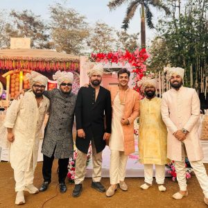 Ashish Chanchlani Instagram - Aaj mere yaaro ki shaadi hai❤️