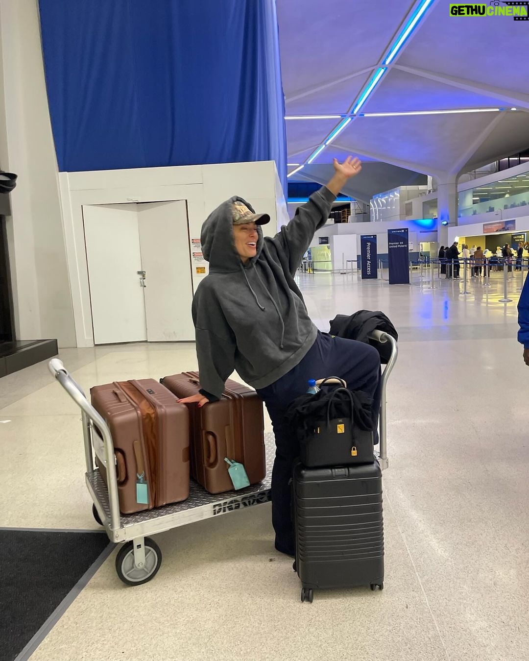 Ashley Graham Instagram - went home for 48 hours 🔋