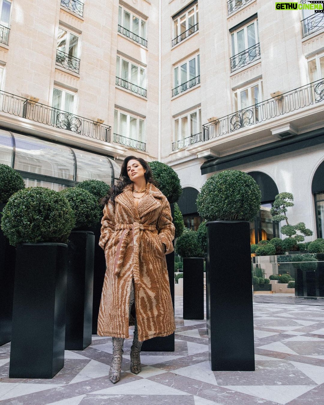 Ashley Graham Instagram - Stella says itโs about effing time ๐ @stellamccartney @fsgeorgevparis Paris,France