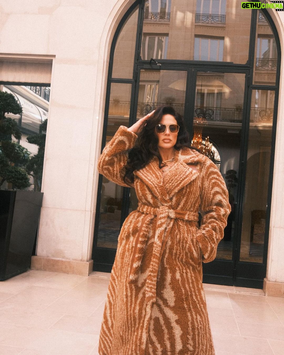 Ashley Graham Instagram - Stella says itโs about effing time ๐ @stellamccartney @fsgeorgevparis Paris,France