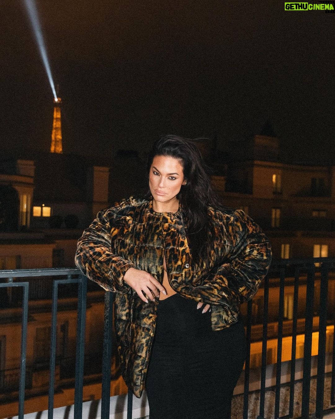Ashley Graham Instagram - OOTD: @isabelmarant 🤍 @fsgeorgevparis Four Seasons Hotel George V Paris