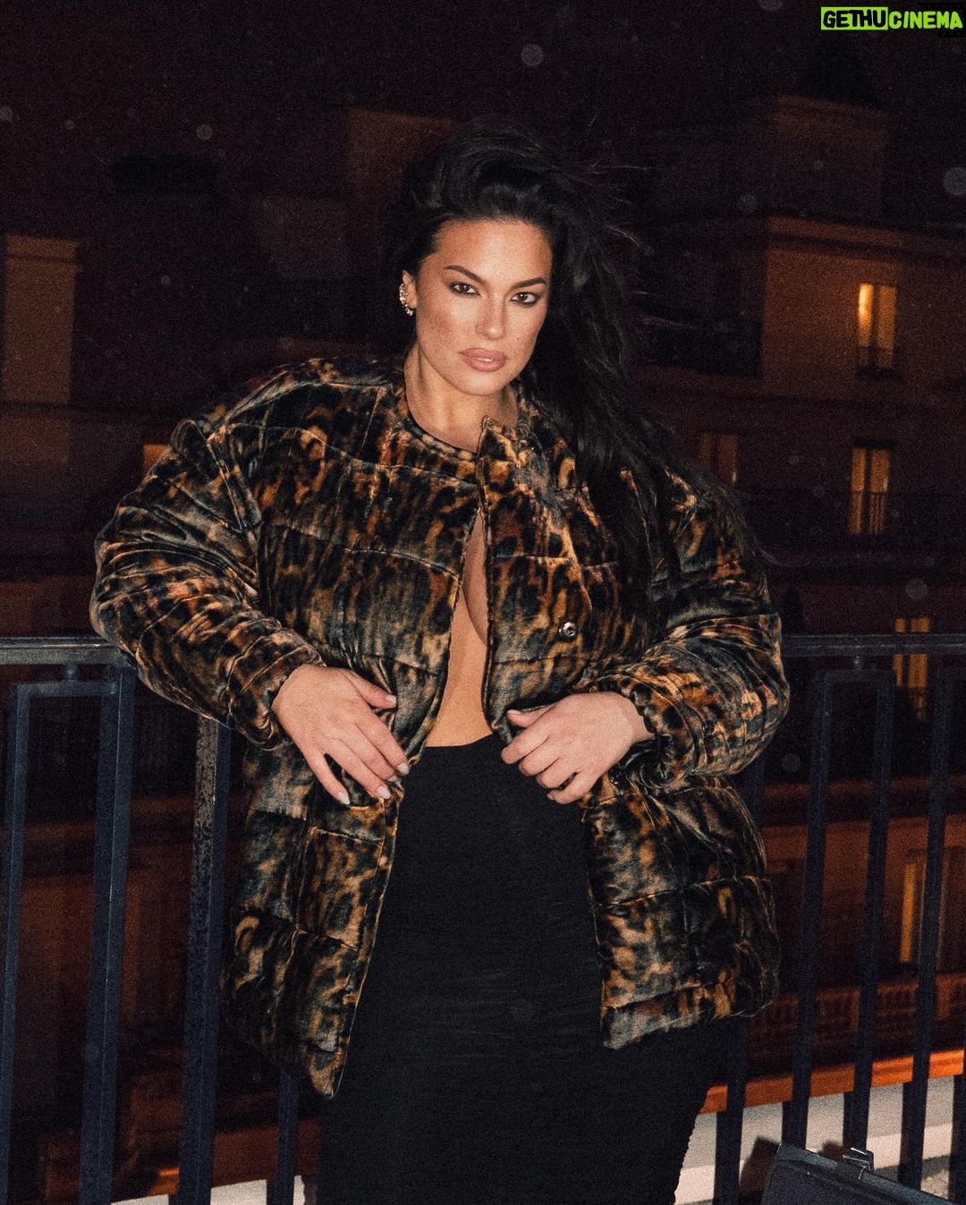Ashley Graham Instagram - OOTD: @isabelmarant 🤍 @fsgeorgevparis Four Seasons Hotel George V Paris